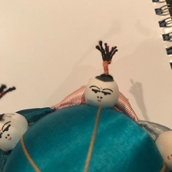 An old very cute Chinese pincushion. - Picture 4 of 5